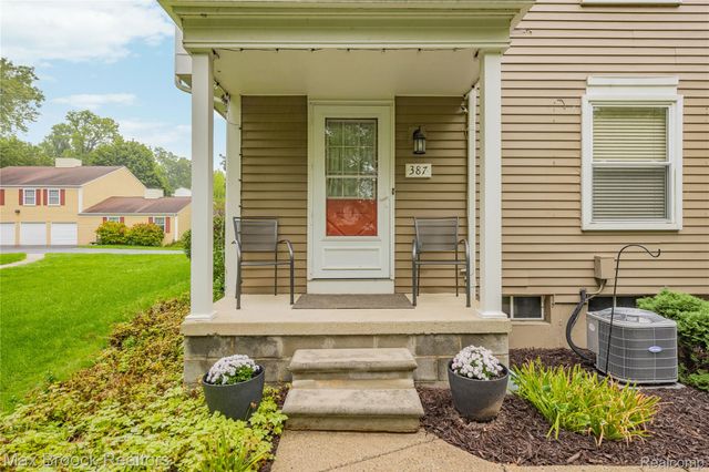 387 Neptune Drive, Walled Lake, MI 48390
