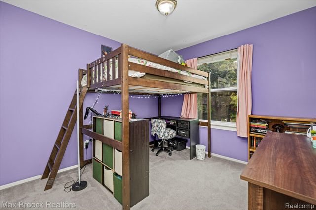 387 Neptune Drive, Walled Lake, MI 48390
