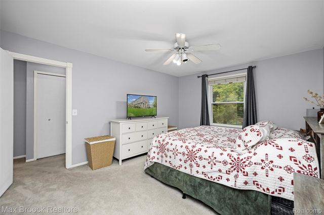 387 Neptune Drive, Walled Lake, MI 48390