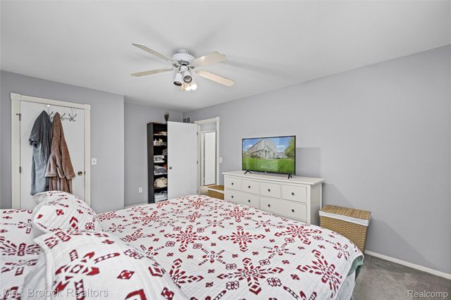 387 Neptune Drive, Walled Lake, MI 48390