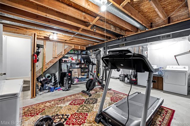 387 Neptune Drive, Walled Lake, MI 48390