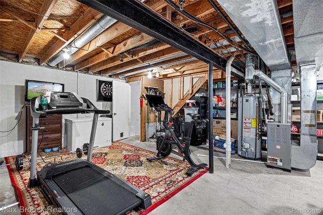 387 Neptune Drive, Walled Lake, MI 48390