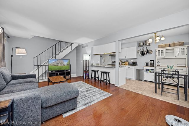 387 Neptune Drive, Walled Lake, MI 48390