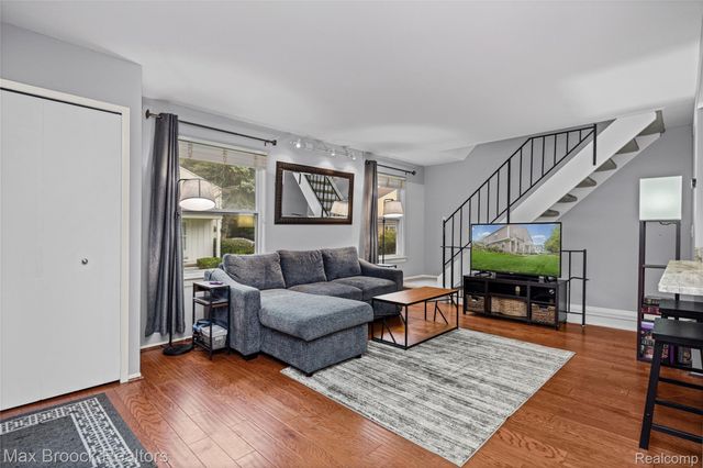387 Neptune Drive, Walled Lake, MI 48390