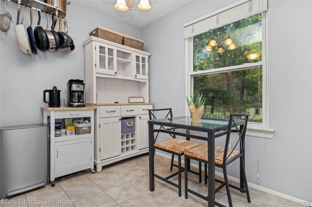 387 Neptune Drive, Walled Lake, MI 48390