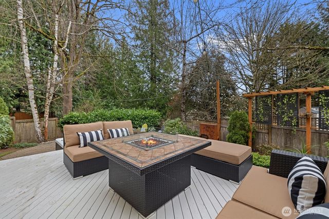 2524 225th Place NE, Sammamish, WA 98074