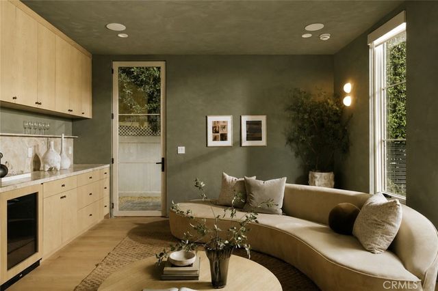 4521 Mary Ellen Avenue, Sherman Oaks, CA 91423