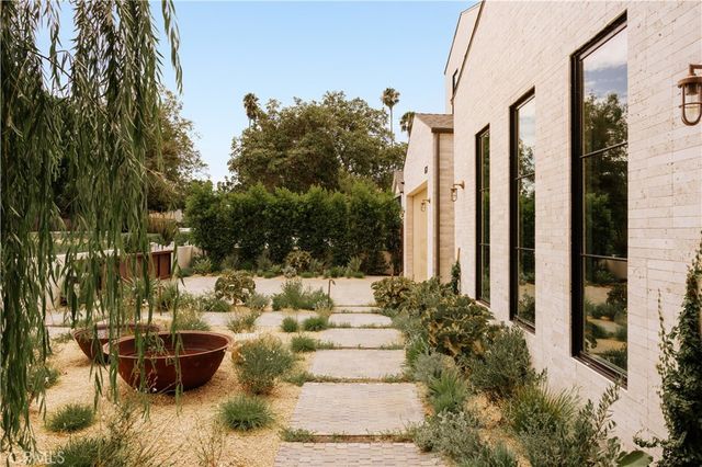 4521 Mary Ellen Avenue, Sherman Oaks, CA 91423