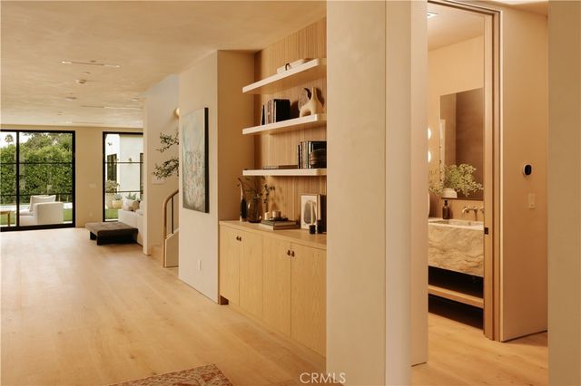 4521 Mary Ellen Avenue, Sherman Oaks, CA 91423