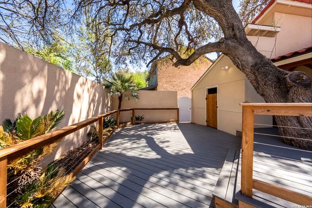 9114 Rustlers Creek Dr, San Antonio, TX 78230