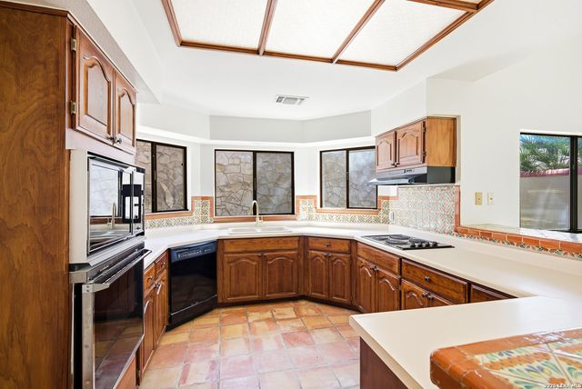 9114 Rustlers Creek Dr, San Antonio, TX 78230