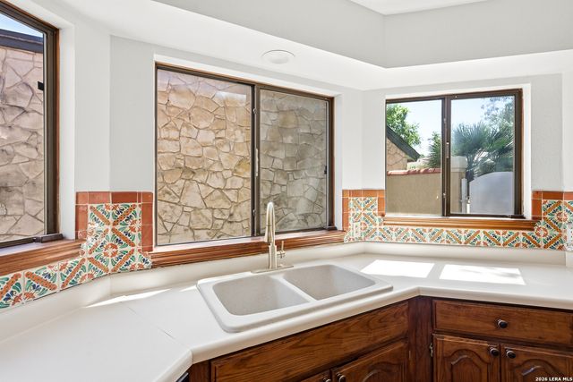 9114 Rustlers Creek Dr, San Antonio, TX 78230