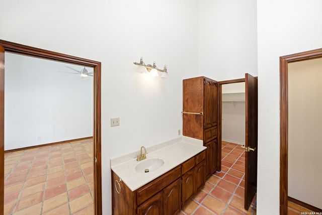 9114 Rustlers Creek Dr, San Antonio, TX 78230