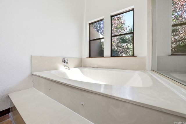 9114 Rustlers Creek Dr, San Antonio, TX 78230