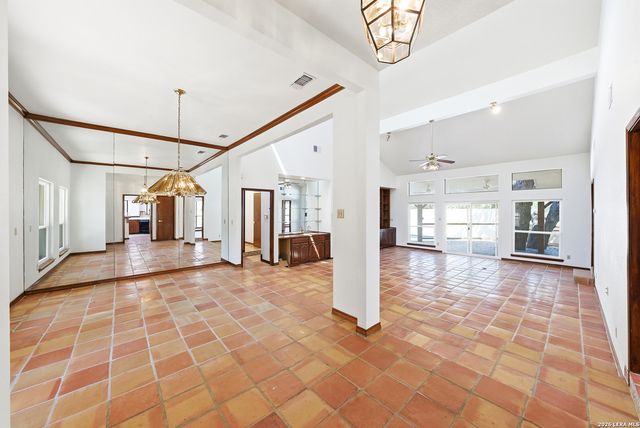 9114 Rustlers Creek Dr, San Antonio, TX 78230