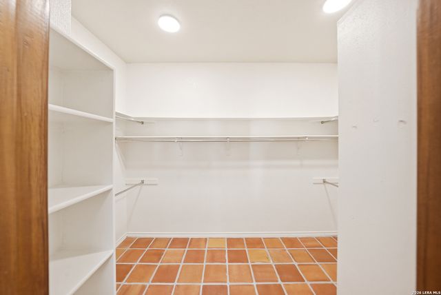 9114 Rustlers Creek Dr, San Antonio, TX 78230