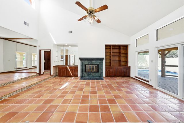 9114 Rustlers Creek Dr, San Antonio, TX 78230