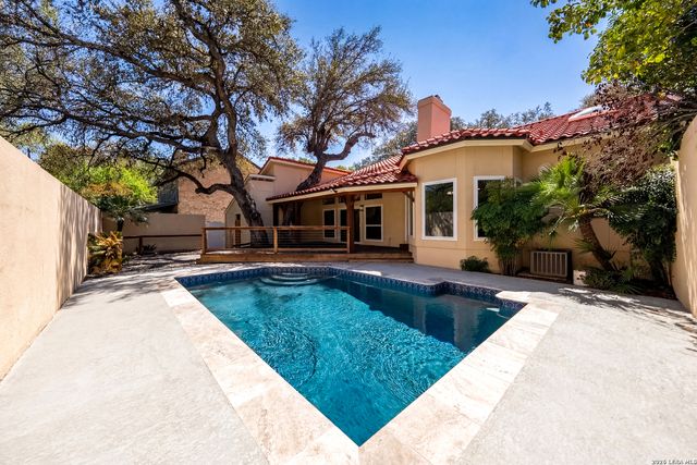 9114 Rustlers Creek Dr, San Antonio, TX 78230