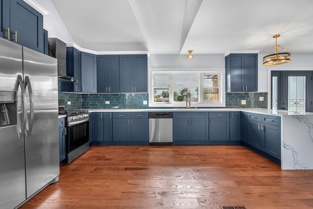 718 E 152nd Street, Phoenix, IL 60426