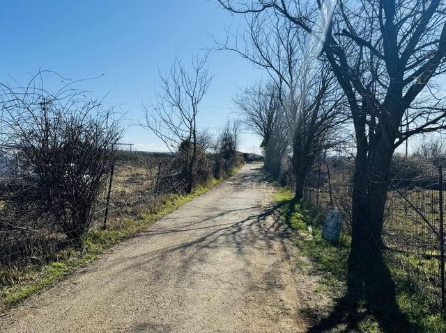 22148 Lone Tree Road, Anderson, CA 96007