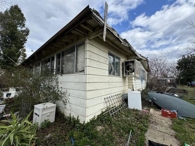 22148 Lone Tree Road, Anderson, CA 96007