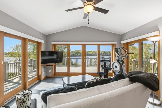 W14198 Selwood Drive, Prairie Du Sac, WI 53578