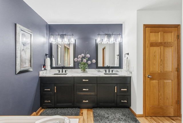 W14198 Selwood Drive, Prairie Du Sac, WI 53578
