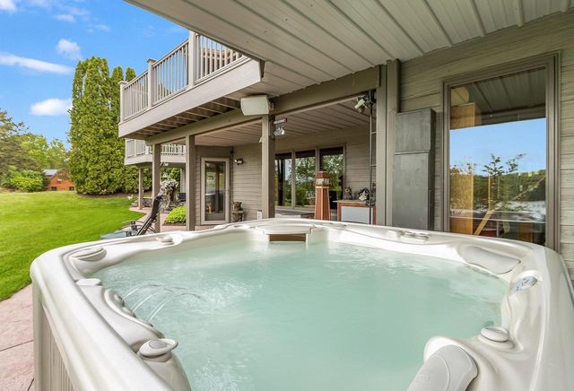 W14198 Selwood Drive, Prairie Du Sac, WI 53578