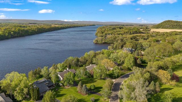 W14198 Selwood Drive, Prairie Du Sac, WI 53578