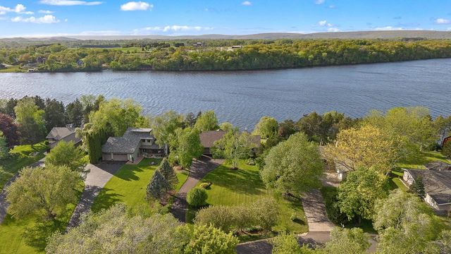 W14198 Selwood Drive, Prairie Du Sac, WI 53578