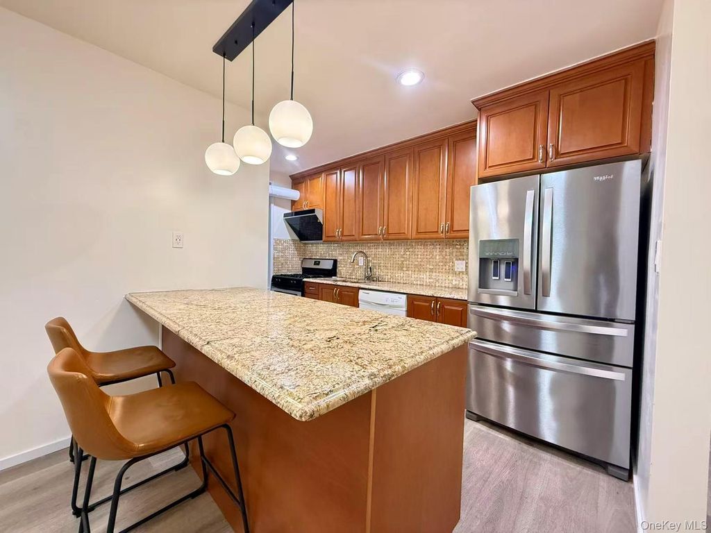 38-15 149 Street 5H, Flushing, NY 11354