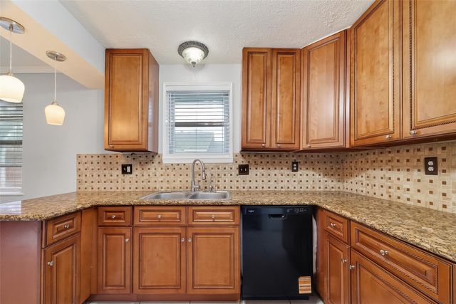 16918 Townes Road, Friendswood, TX 77546