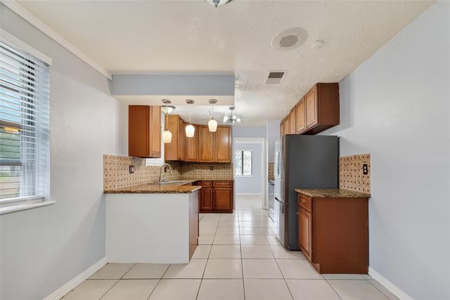 16918 Townes Road, Friendswood, TX 77546