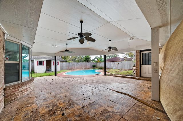16918 Townes Road, Friendswood, TX 77546