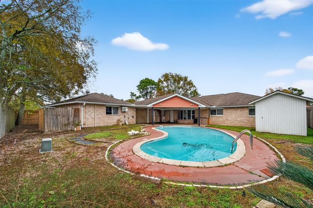 16918 Townes Road, Friendswood, TX 77546