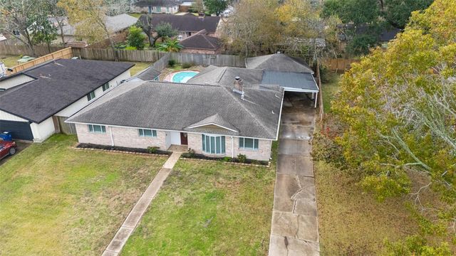 16918 Townes Road, Friendswood, TX 77546