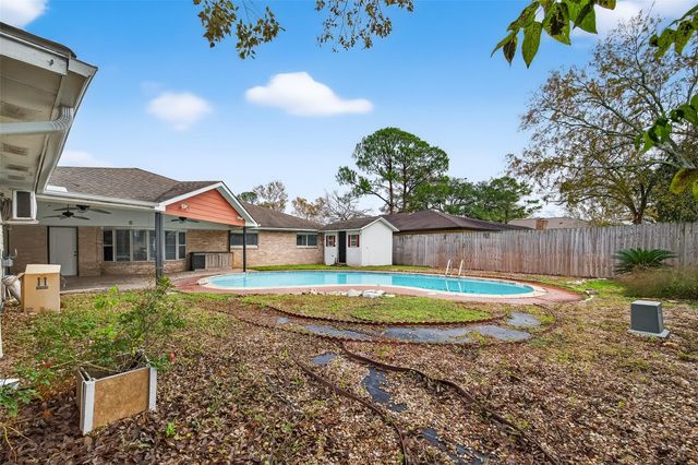 16918 Townes Road, Friendswood, TX 77546