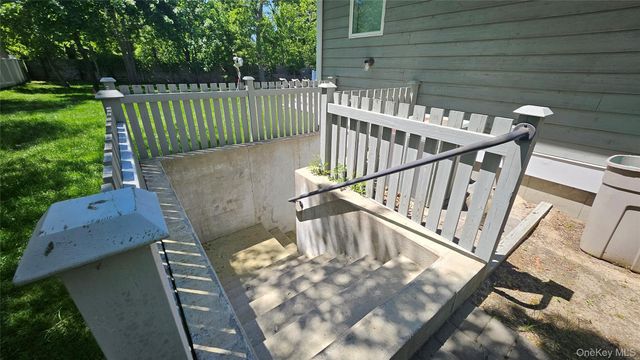 11 John Street, Westhampton Beach, NY 11978