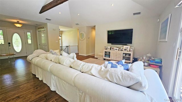 11 John Street, Westhampton Beach, NY 11978