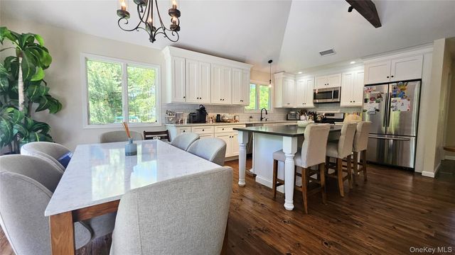 11 John Street, Westhampton Beach, NY 11978