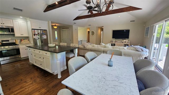 11 John Street, Westhampton Beach, NY 11978