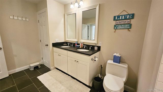 11 John Street, Westhampton Beach, NY 11978