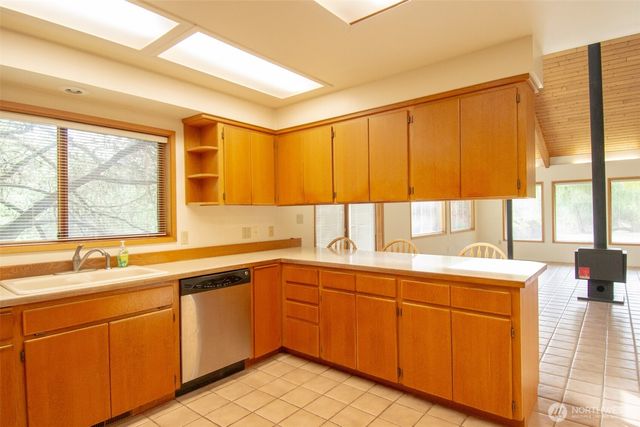1526 36th Avenue W, Olympia, WA 98506