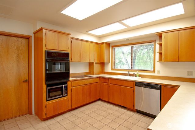 1526 36th Avenue W, Olympia, WA 98506