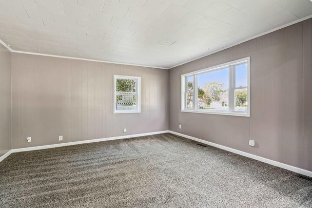 205 SW 8th Avenue, Oelwein, IA 50662