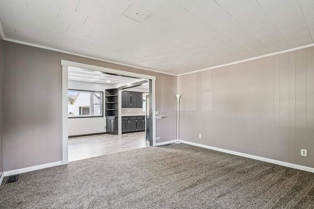 205 SW 8th Avenue, Oelwein, IA 50662