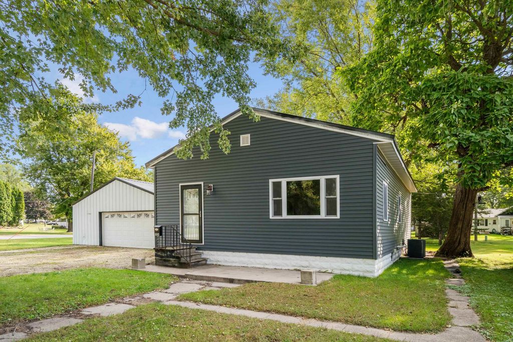 205 SW 8th Avenue, Oelwein, IA 50662