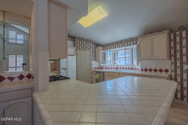2066 PASEO DEL PRADO, El Paso, TX 79936