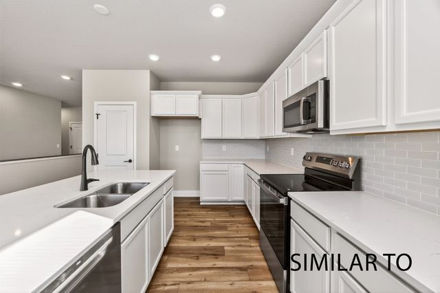 16712 Walnut Meadows Circle, Urbandale, IA 50323