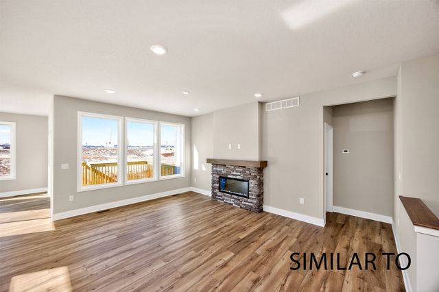 16712 Walnut Meadows Circle, Urbandale, IA 50323